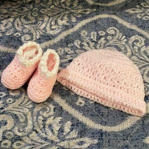 Crochet newborn hat and booties
